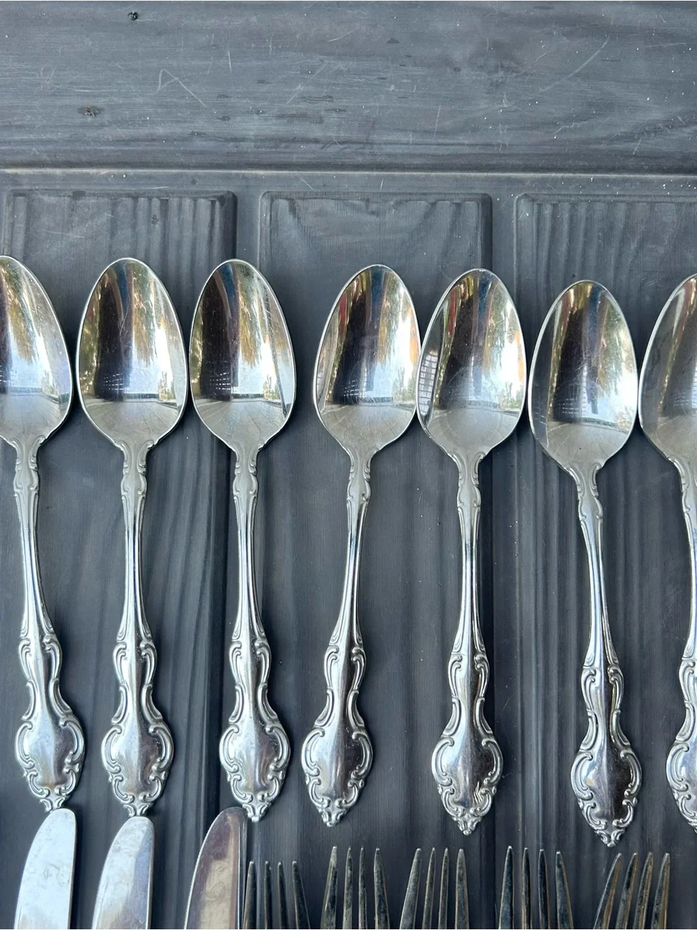 19 Piece Oneida Flatware Set